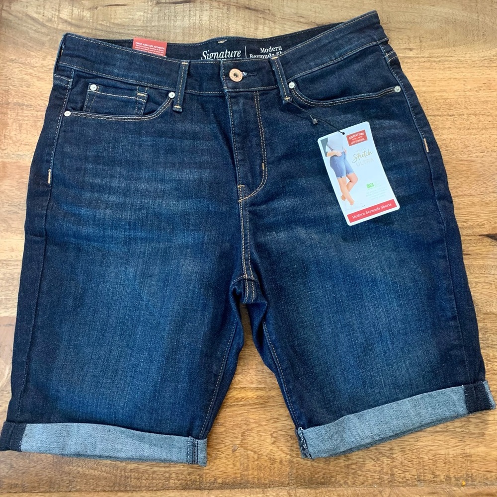 Signature Levi Modern Bermuda Shorts